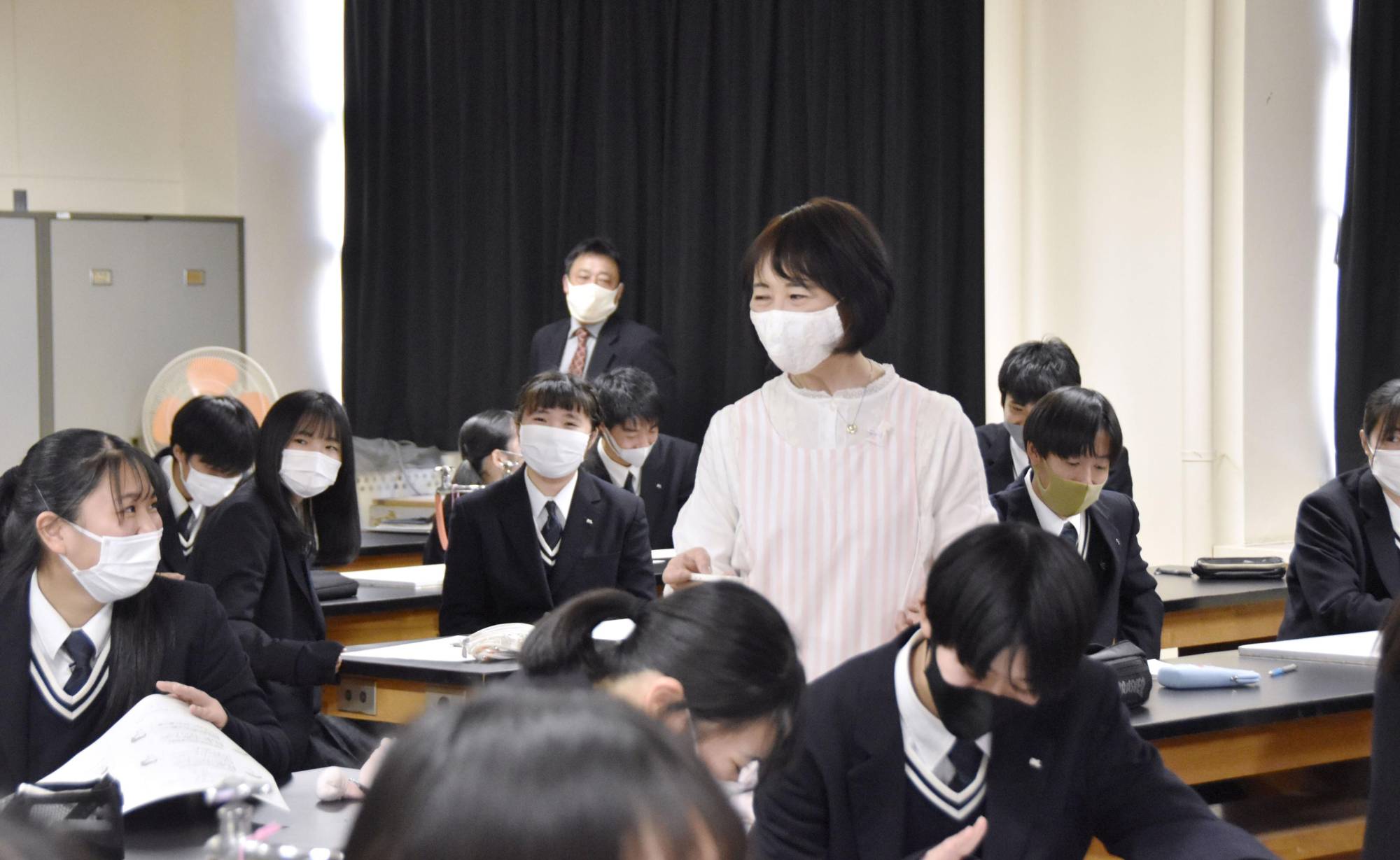 Sekolah Menengah Jepang Siap Berbicara Tentang Kesehatan Mental Di Kelas